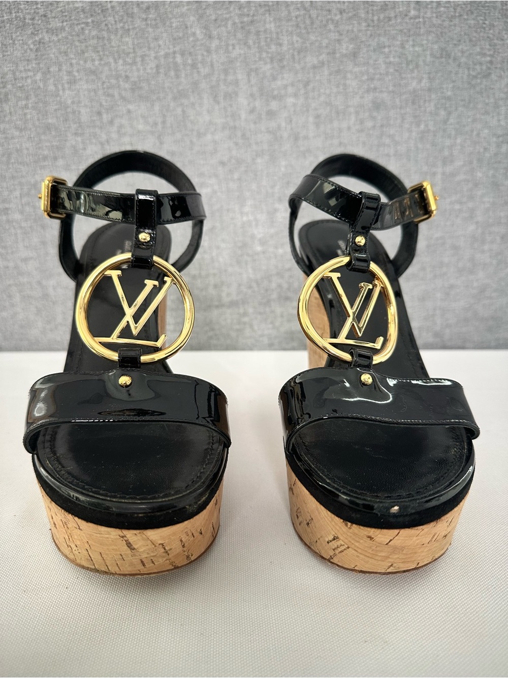 Louis Vuitton Vedette Patent Leather Cork Wedge Sandals Black Gold T-Strap EU 39